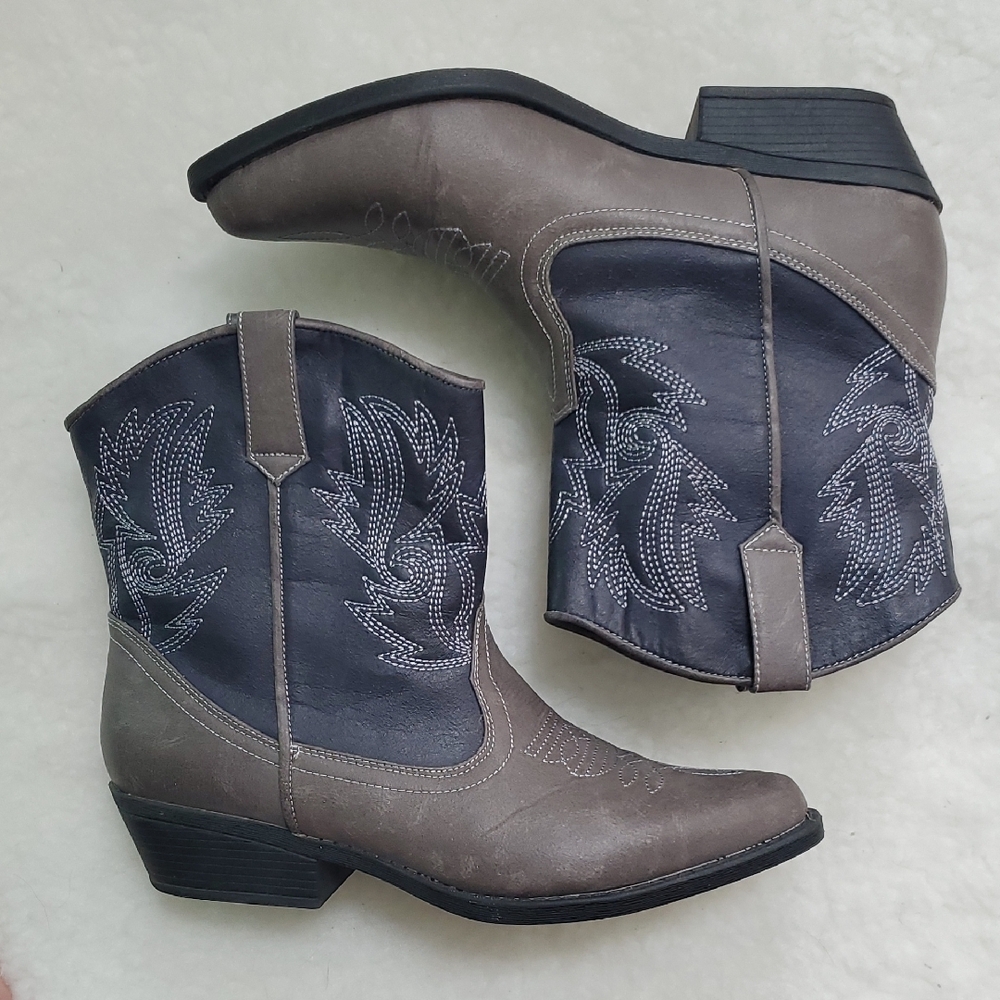Stylish Two-Tone Western Ankle Boots